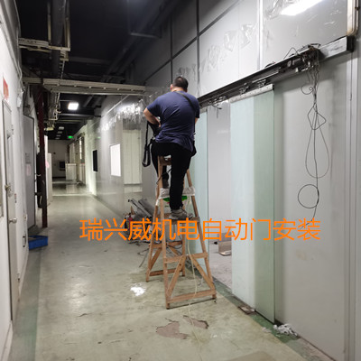 自动门安装 深圳富士康安装尊龙凯时150#自动门机组项目